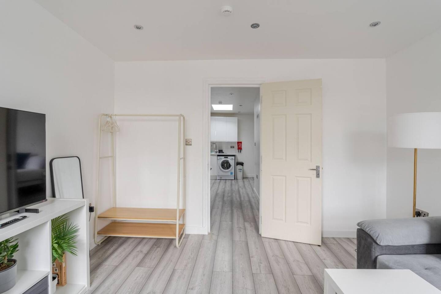 Beautiful Flat Near Central London - Entire Flat - Equipped Kitchen - Private Bathroom Esterno foto